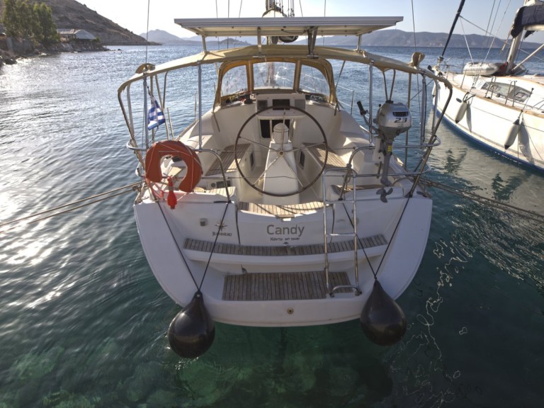 Sailboat to hire Páchi at the best price