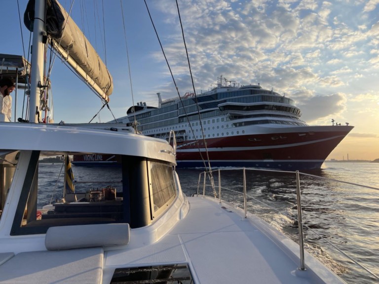Catamaran to hire Lidingö at the best price