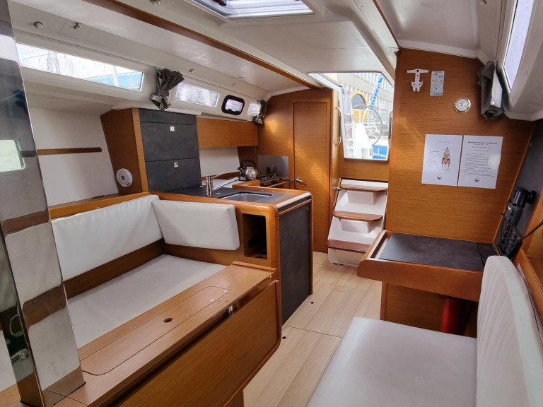 Yacht hire Gdańsk cheap Sun Odyssey 349