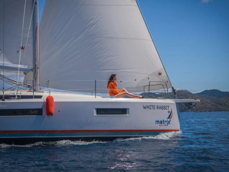 Hire Sailboat Jeanneau with a boat licence