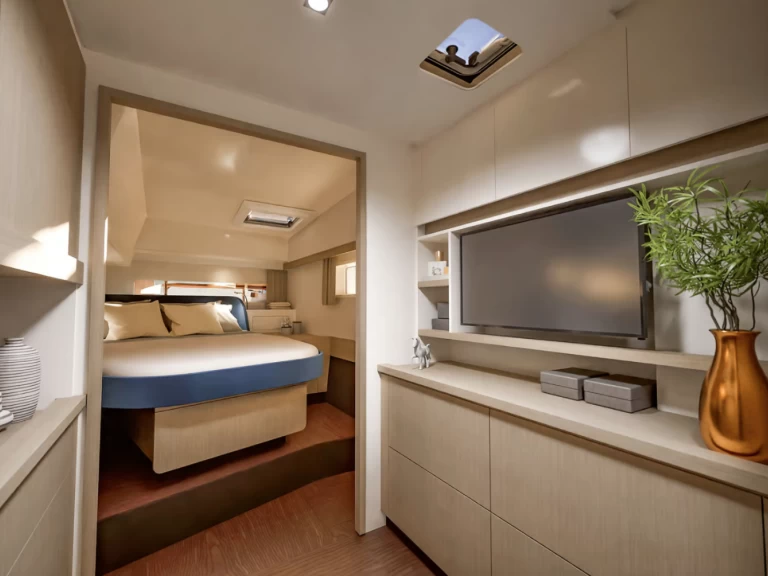 Fountaine Pajot Fountaine Pajot FP 41 Maesto 3  charter bareboat or skippered in  Road Town