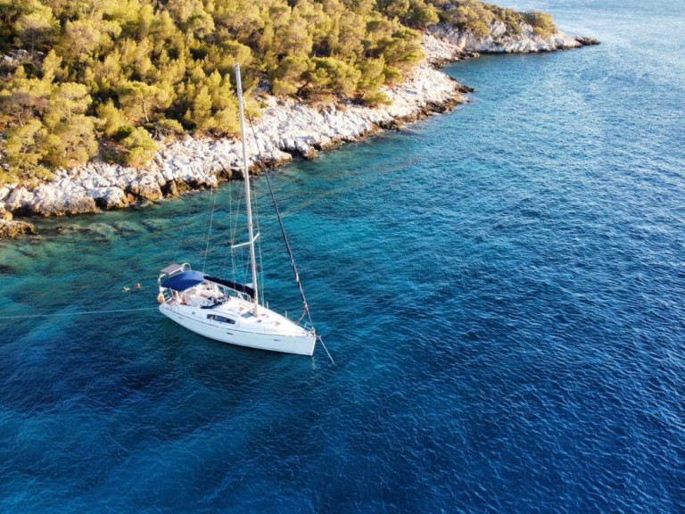 Yacht charter Páchi - Bénéteau Oceanis 43 on SamBoat