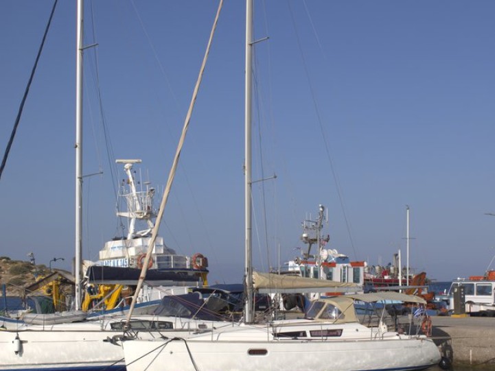 Sailboat hire in Páchi - Jeanneau Sun Odyssey 36i