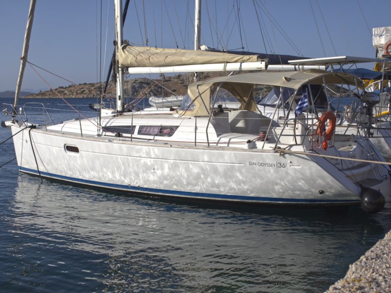 Charter a Jeanneau Sun Odyssey 36i in Páchi on Samboat