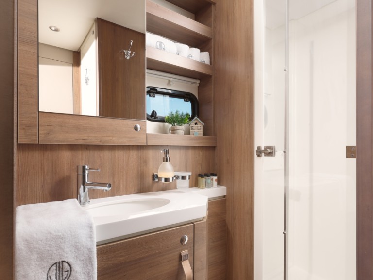 Hire a Bali Bali 5.4 Trogir