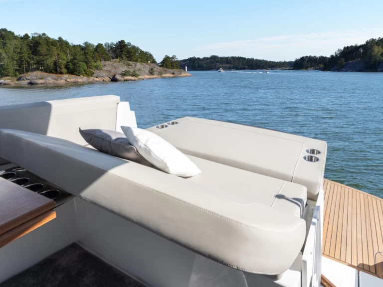 Hire Motorboat Grandezza with a boat licence
