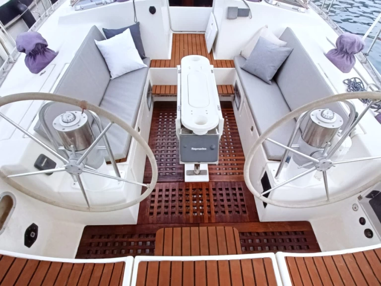 Sailboat hire in Port de Blanes - Bénéteau Oceanis 500