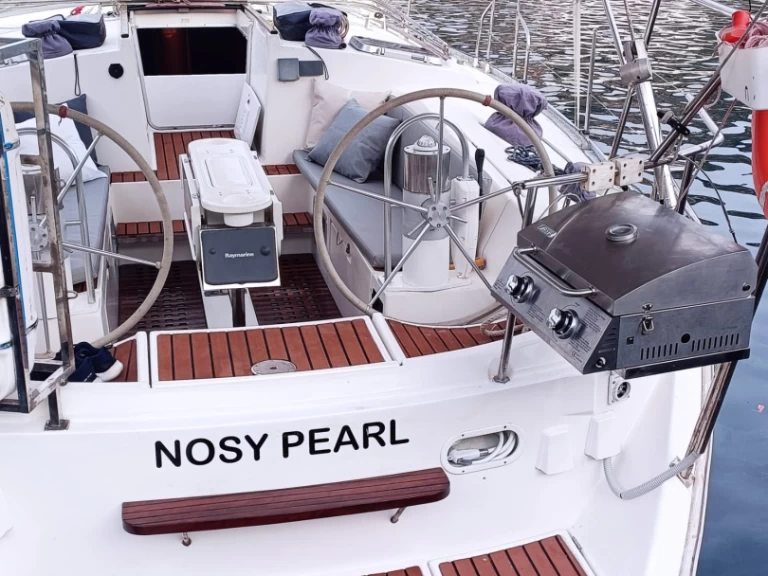 Charter a Bénéteau Oceanis 500 in Port de Blanes on Samboat