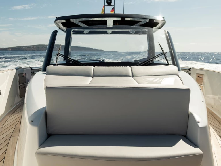 Motorboat to hire Port Adriano at the best price