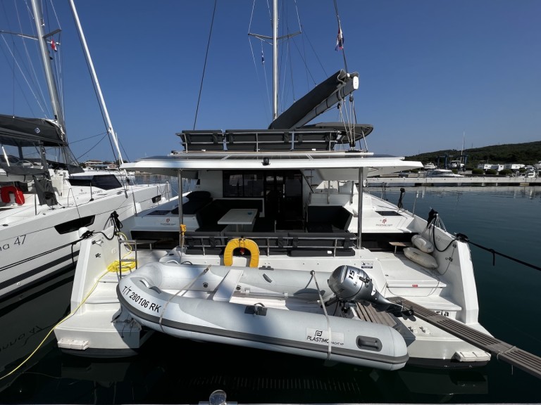 Hire Catamaran Fountaine Pajot with a boat licence