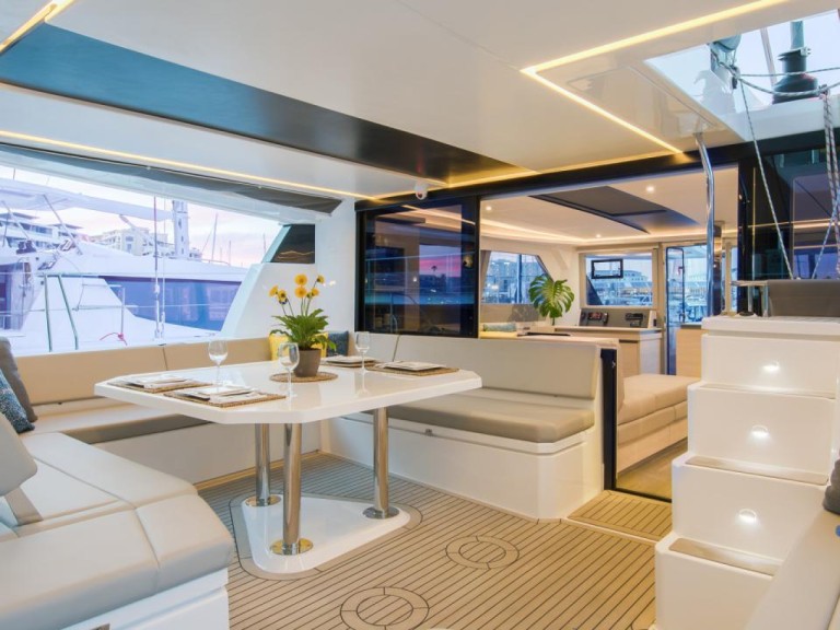 Yacht hire Road Town cheap Leopard 50