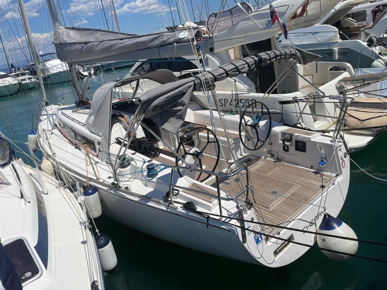 Sailboat to hire Izola at the best price