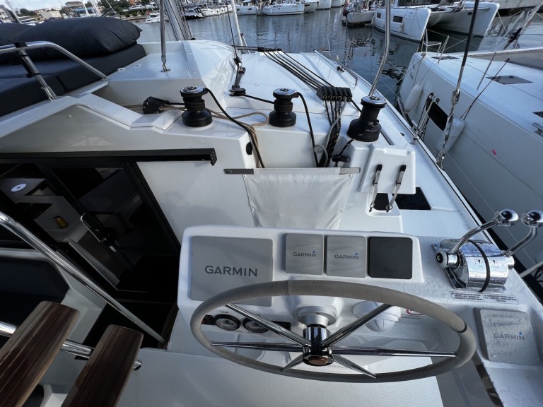 Hire Catamaran Fountaine Pajot with a boat licence