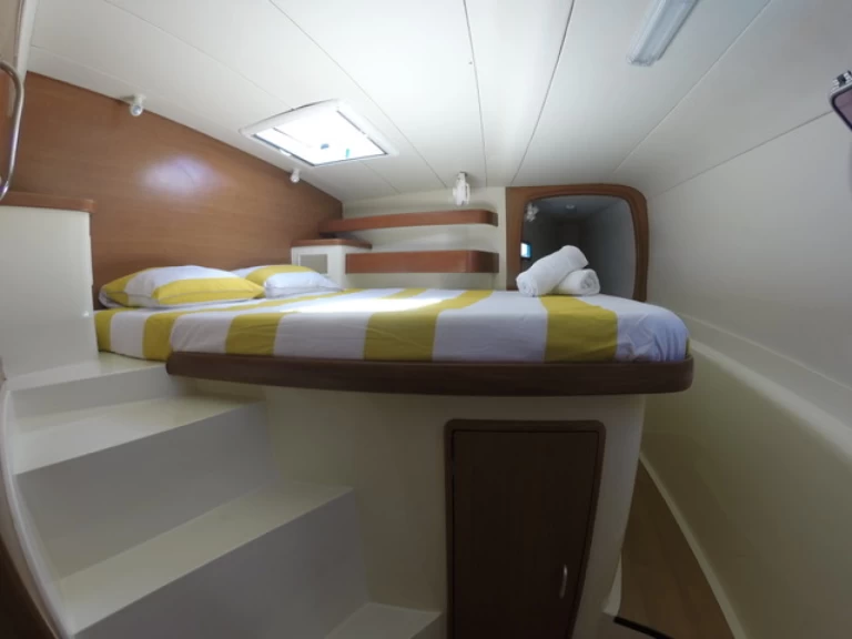 Charter a Leopard Leopard 43 in Papeete on Samboat