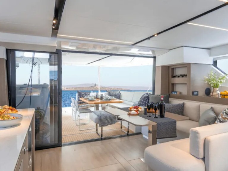 Hire Catamaran  with a boat licence