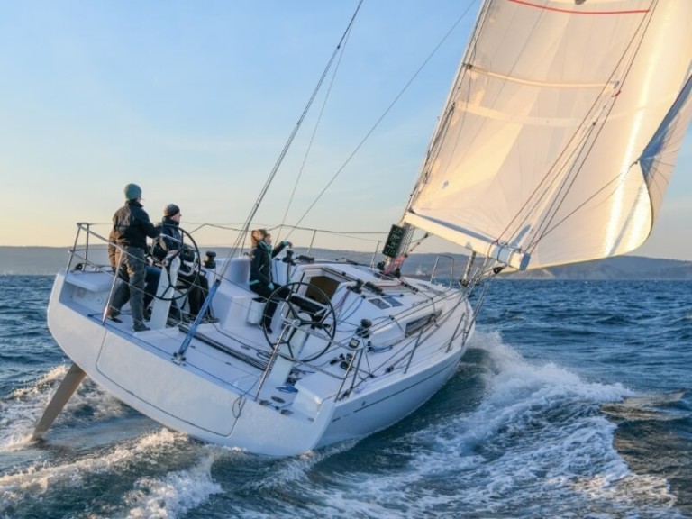 Hire Sailboat with or without skipper Bénéteau Izola