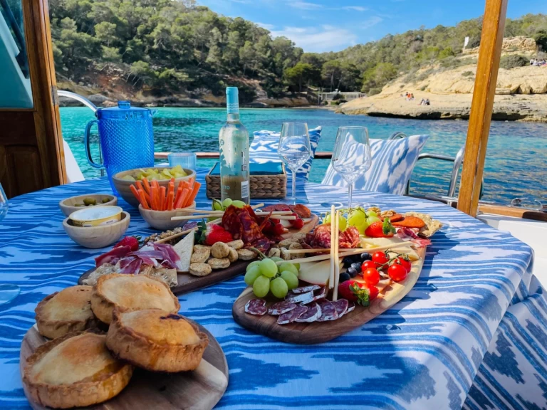 Yacht hire Palma de Mallorca cheap MYABCA 32