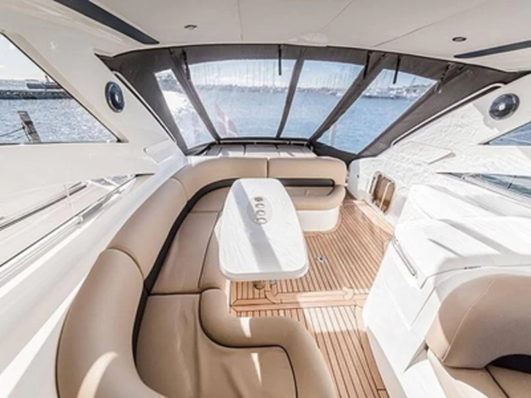 Yacht charter Saint-Raphaël - Princess Princess V46 on SamBoat