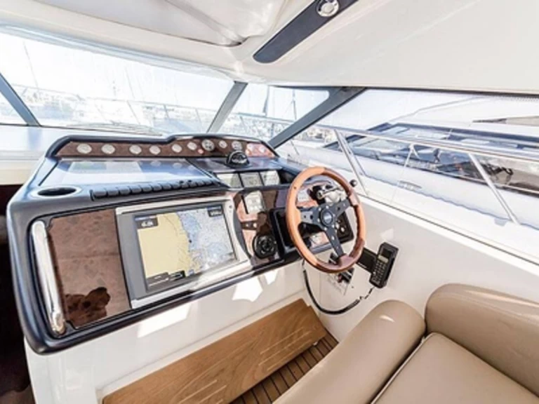 Yacht hire Saint-Raphaël cheap Princess V46