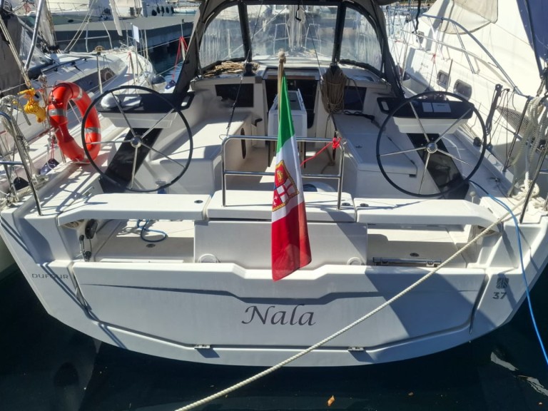 Yacht hire Furnari cheap Dufour 37