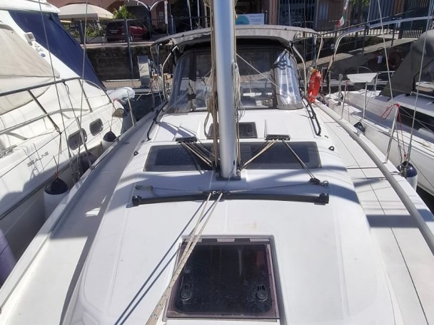 Sailboat hire in Furnari - Dufour Dufour 37