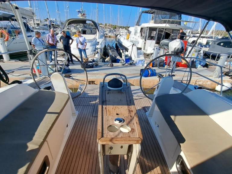 Charter a Bavaria Cruiser 46 in Lávrio on Samboat