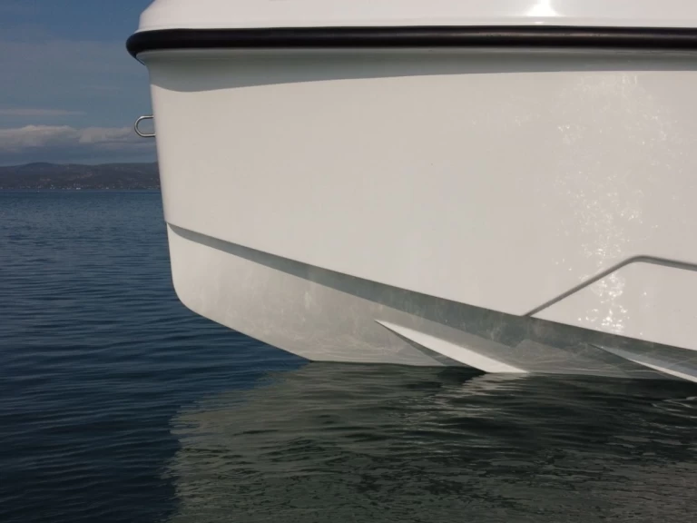 Hire Motorboat Protagon with a boat licence