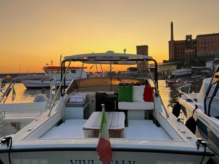 Yacht hire Torre del Greco cheap Thunder 