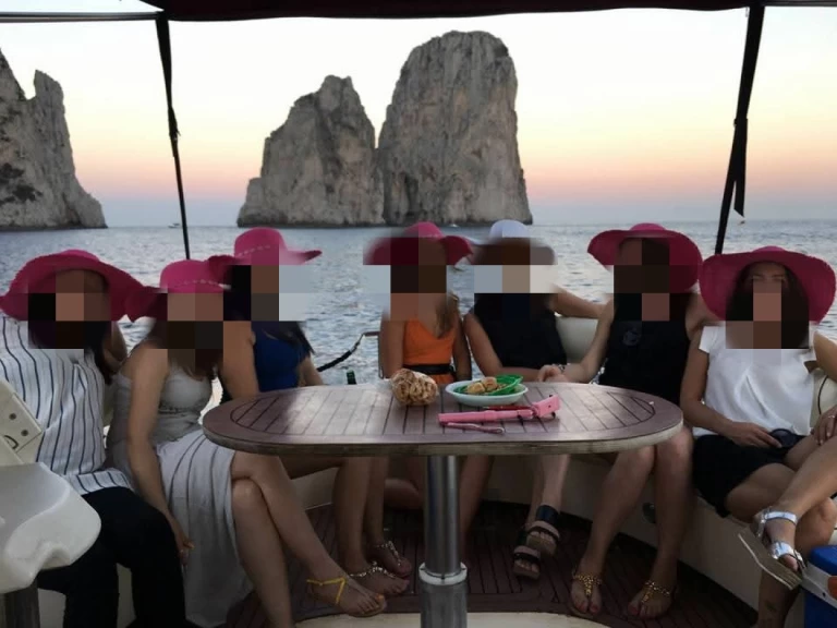 Yacht hire Naples cheap Gozzo napoletano veloce 