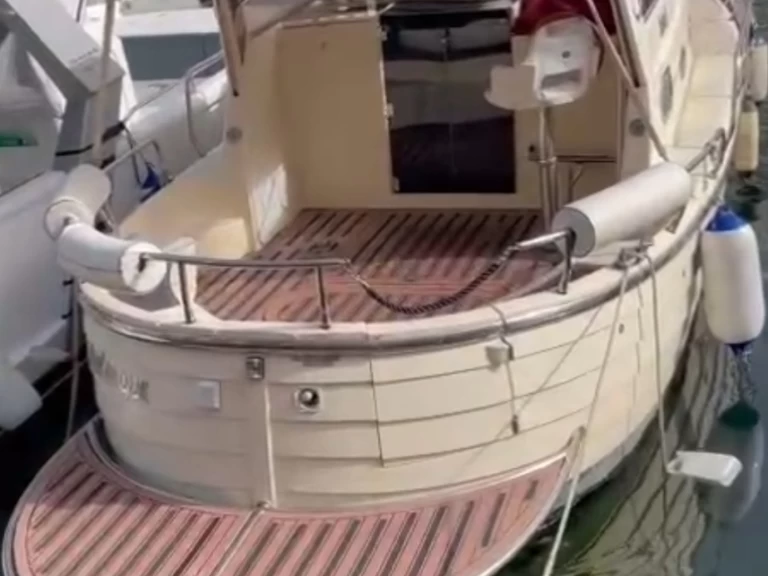 Charter a Darlin Gozzo napoletano veloce  in Naples on Samboat