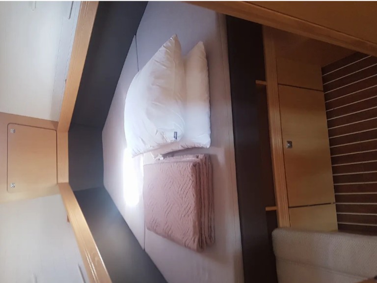 Sailboat to hire Sami at the best price