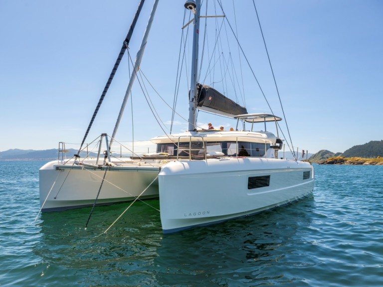 Hire Catamaran Lagoon with a boat licence
