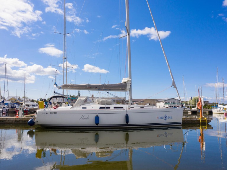 Charter a Hanse Hanse 400 E in Tallinn on Samboat