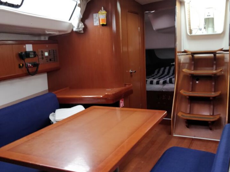 Charter a Bénéteau Oceanis 43 in Tallinn on Samboat