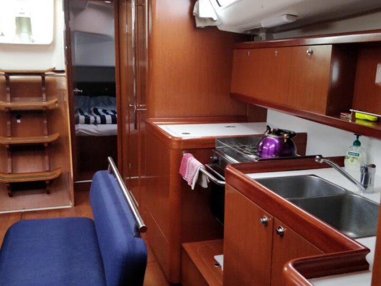 Hire Sailboat Bénéteau with a boat licence