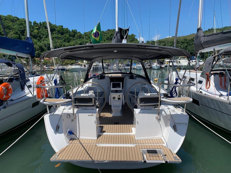 Hire Sailboat Delta Yacht with a boat licence