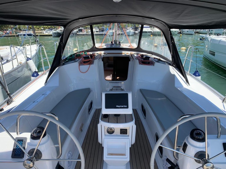 Sailboat to hire Paraty at the best price