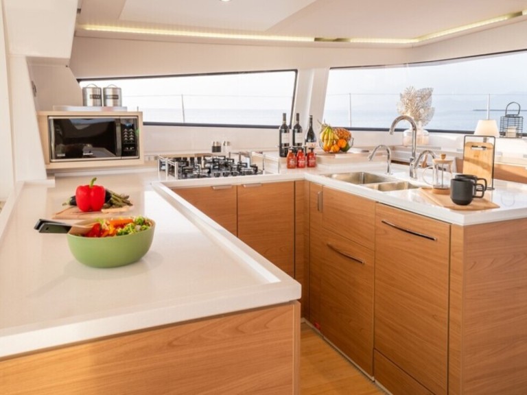 Catamaran hire in Playa de Talamanca - Bali Bali 5.4