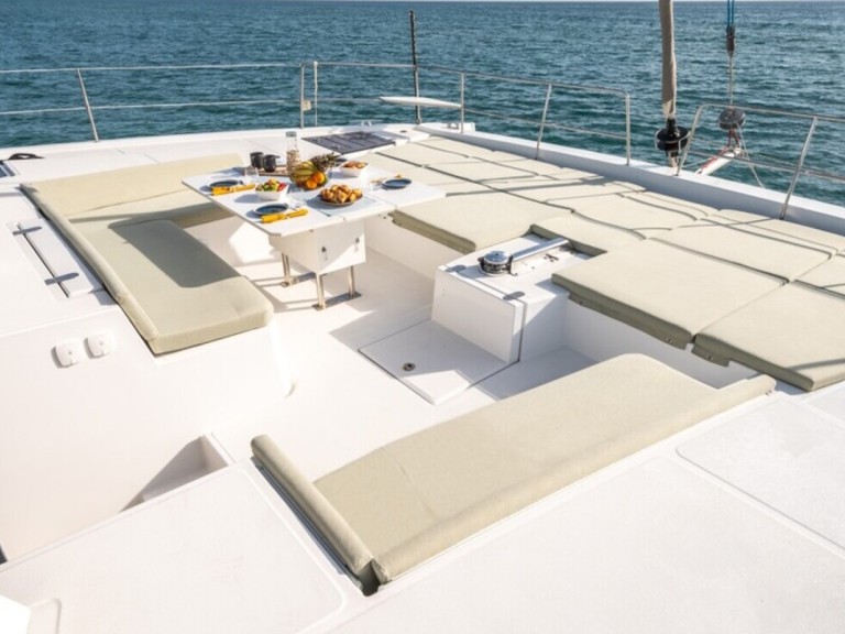 Charter a Bali Bali 5.4 in Playa de Talamanca on Samboat