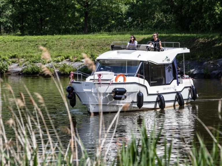 Canal boat hire in Mělník - Balt-Yacht SC35