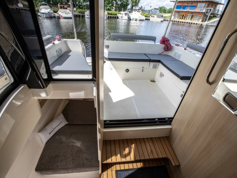 Canal boat to hire Mělník at the best price