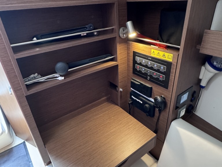 Hire Sailboat Bénéteau with a boat licence