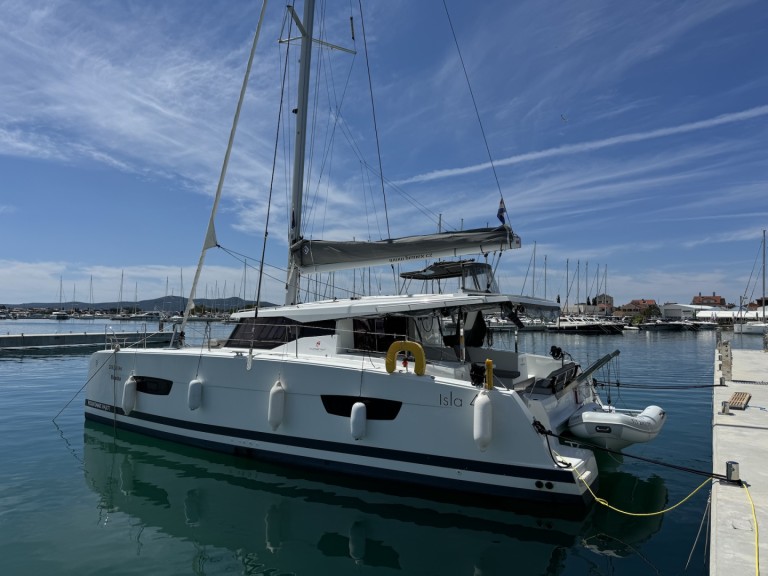 Catamaran hire in Sukošan - Fountaine Pajot Isla 40