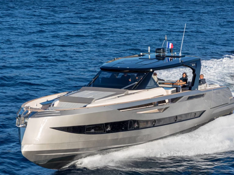 Yacht hire Saint-Tropez cheap 540 WA