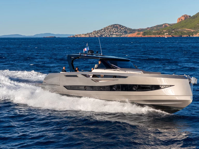 Hire Motorboat with or without skipper Cayman Saint-Tropez