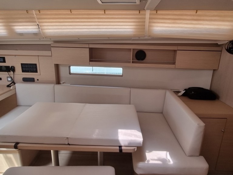 Yacht charter Cugnana Verde - Bénéteau Oceanis 40.1 on SamBoat