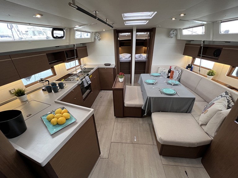 Hire Sailboat with or without skipper Bénéteau Alimos