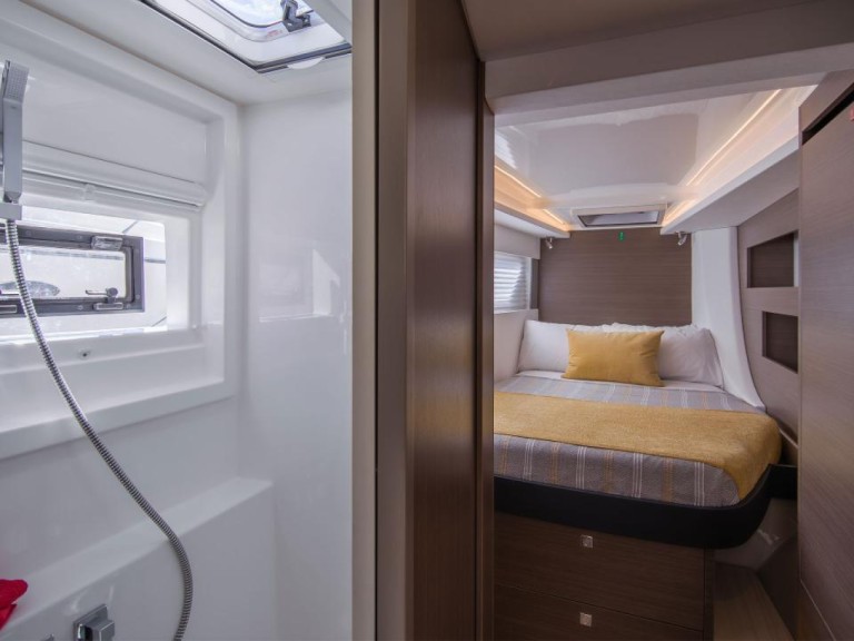 Catamaran to hire Marina (City) at the best price