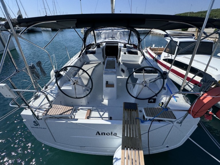 Sailboat hire in Sukošan - Bénéteau Oceanis 34.1