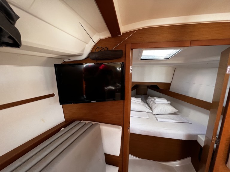 Charter a Jeanneau Sun Odyssey 349 in Sukošan on Samboat